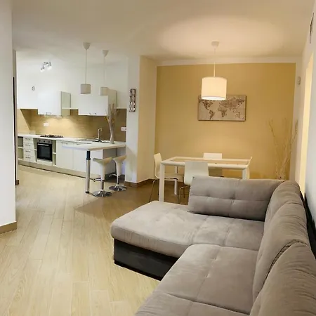 Comecasa Modern Apartment In Historical Centre Asti Exterior photo